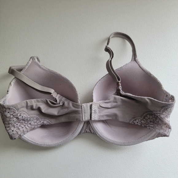 Victoria's Secret Underwire Bra - 36DD or 36E - Picture 2 of 3